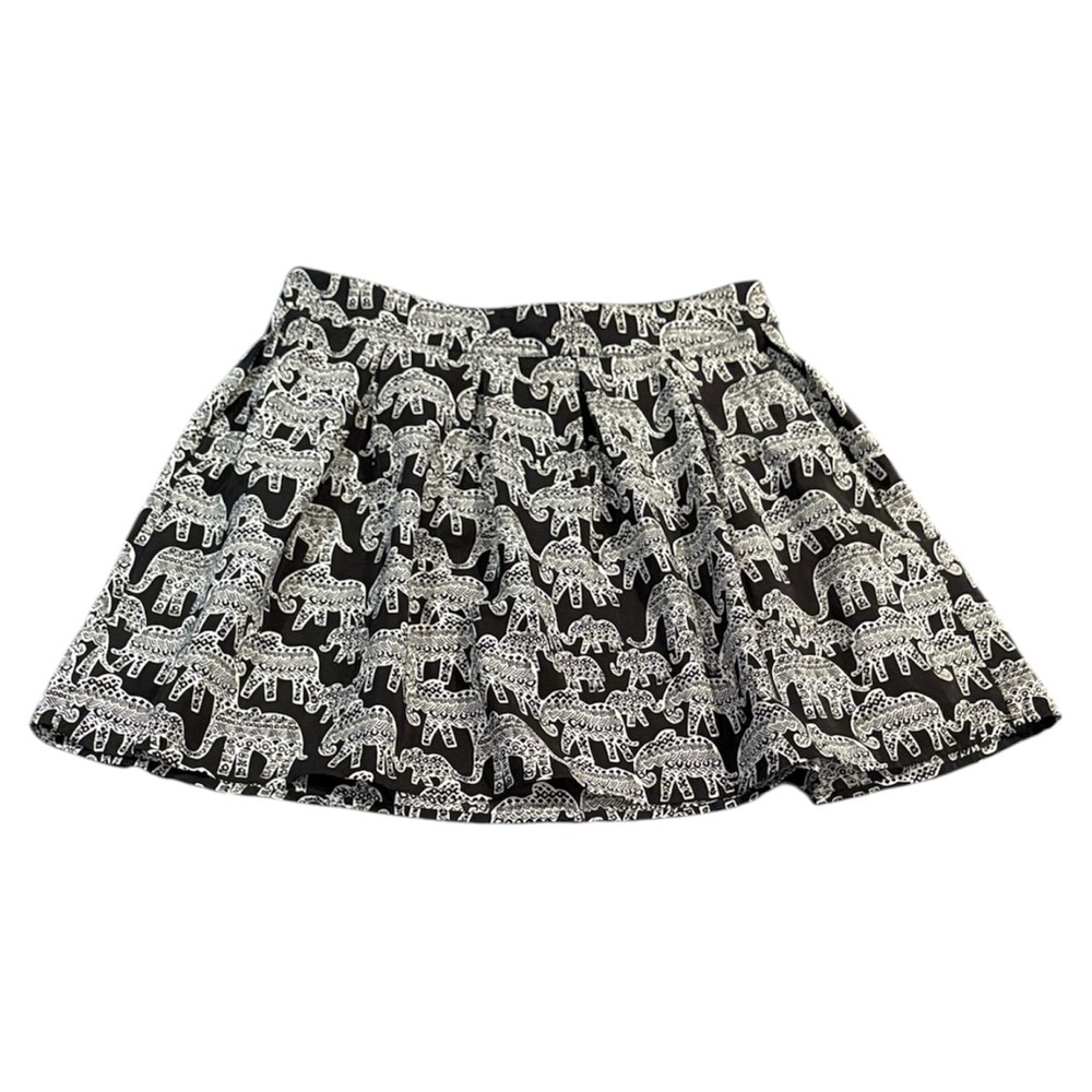NWOT/Like New Aeropostale Black and White Elephant Skater Skirt - size M